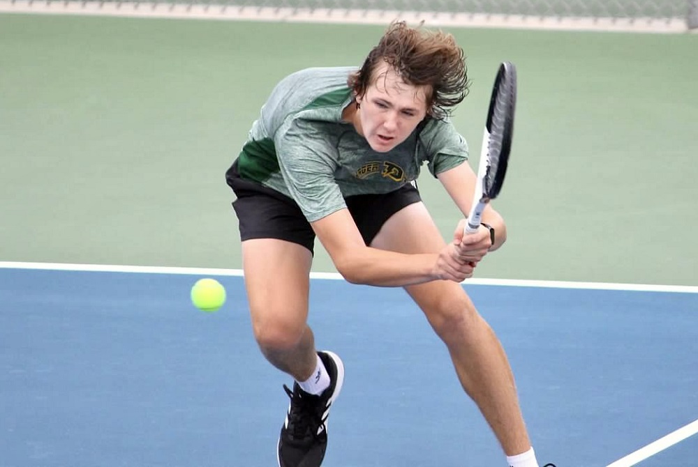 King is 13-1 this season with his only defeat to Bloomfield Hills Cranbrook Kingswood’s Owen DeMuth, the LPD3 No. 1 singles runner-up the last two seasons. 