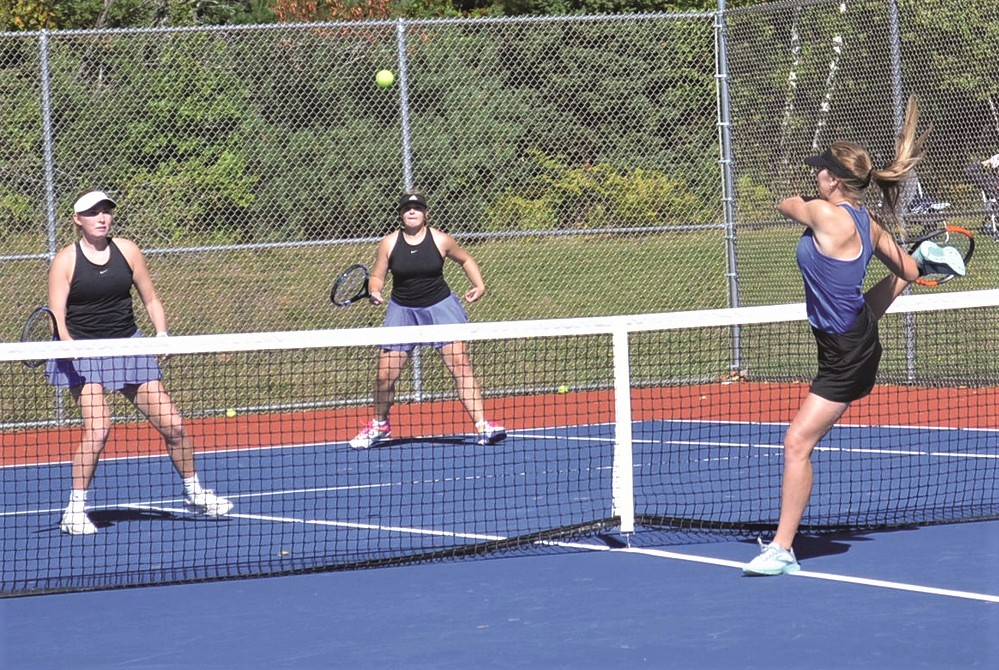 The Iron Mountain and Ishpeming No. 2 doubles pairs face off during a semifinal. 