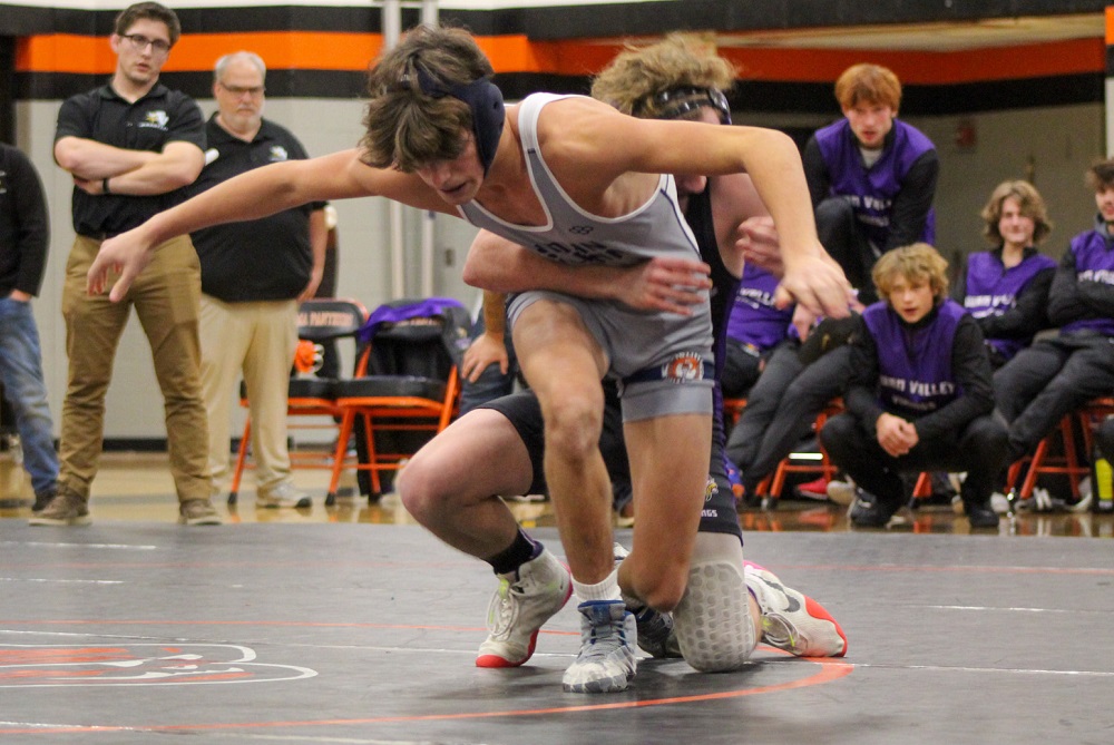 Bay City John Glenn’s Aidan Lupisella attempts to escape from the grasp of a Saginaw Swan Valley opponent. 