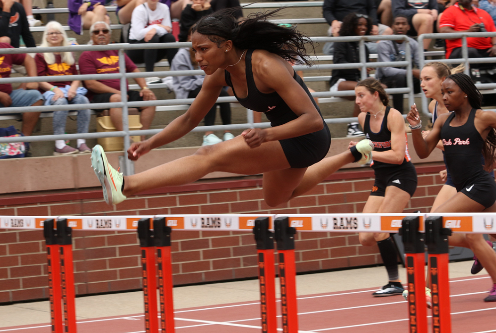 Oak Park’s Nonah Waldron leaps a hurdle during last season’s LPD1 Finals. 