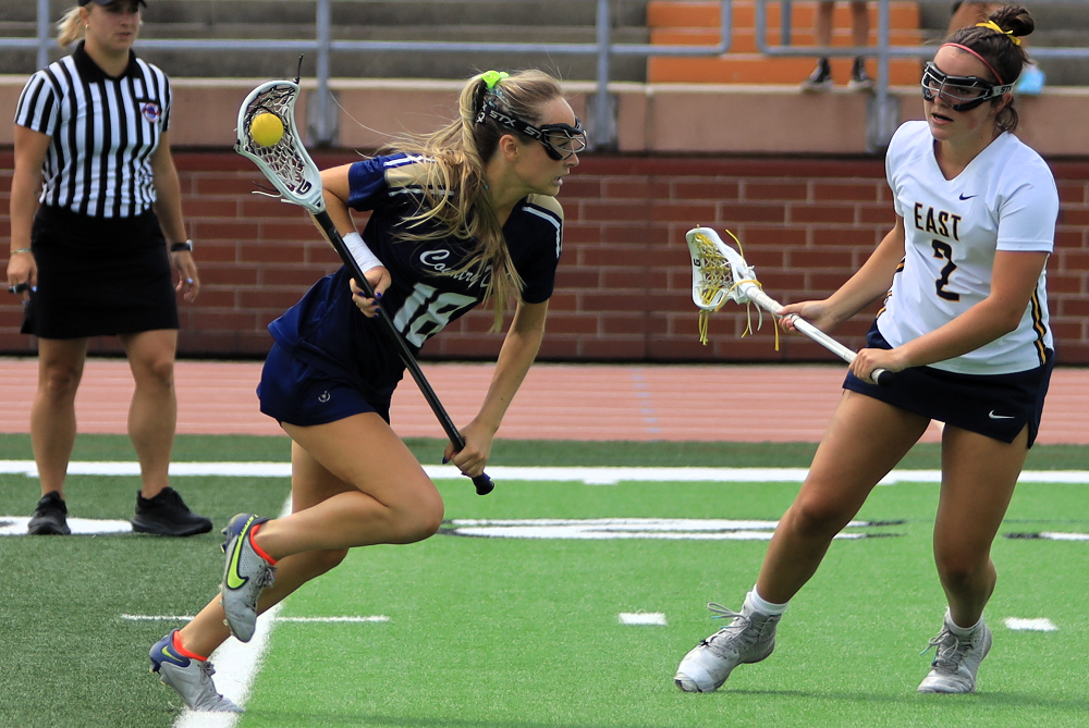 Country Day's Hadley Keating (18) starts a run toward the goal during the Division 2 Final.