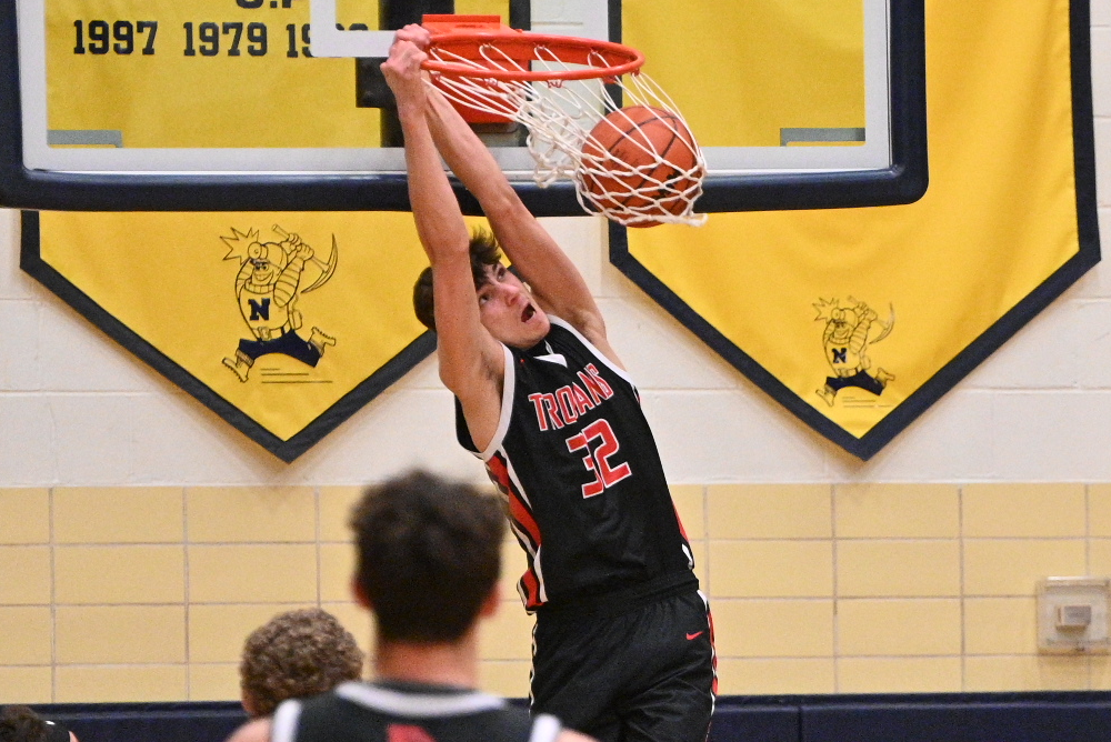 rystal Falls Forest Park's Vic Giuliani (32) dunks the ball against Lake Linden-Hubbell during last week’s 66-52 Regional Final win. 