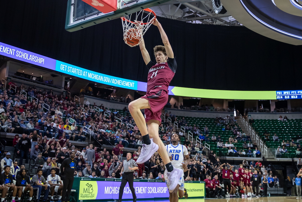 Riverview Gabriel Richard’s Drew Everingham dunks during his team’s Division 3 championship win Saturday at Breslin Center.