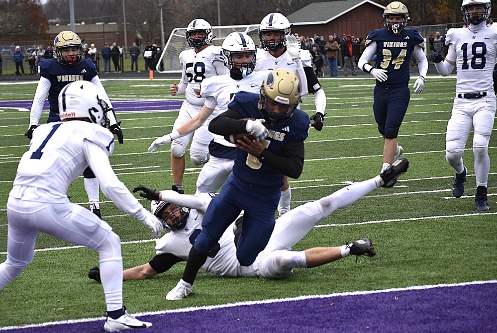 Niles senior tailback Alex Anderson scores a touchdown during last season's 62-30 Semifinal win over Grand Rapids South Christian at Armstrong Field in Three Rivers. 