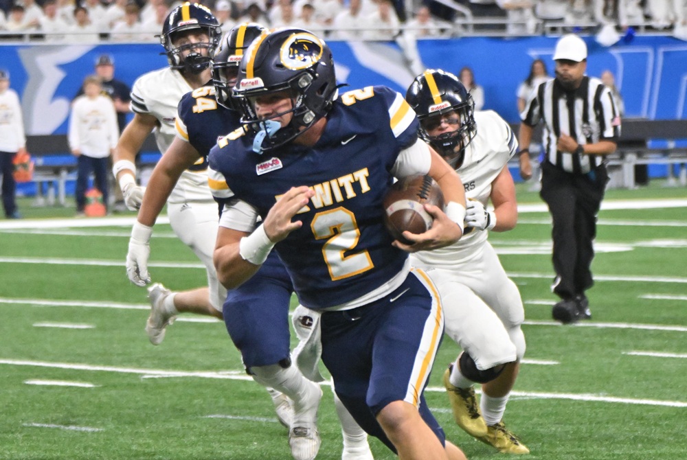 DeWitt's Traverse Moore (2) carries the ball against Mount Pleasant during the Division 3 Final.