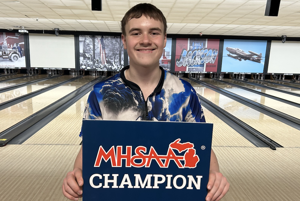 Noah Wood poses for a photo after winning the Division 3 singles championship. 