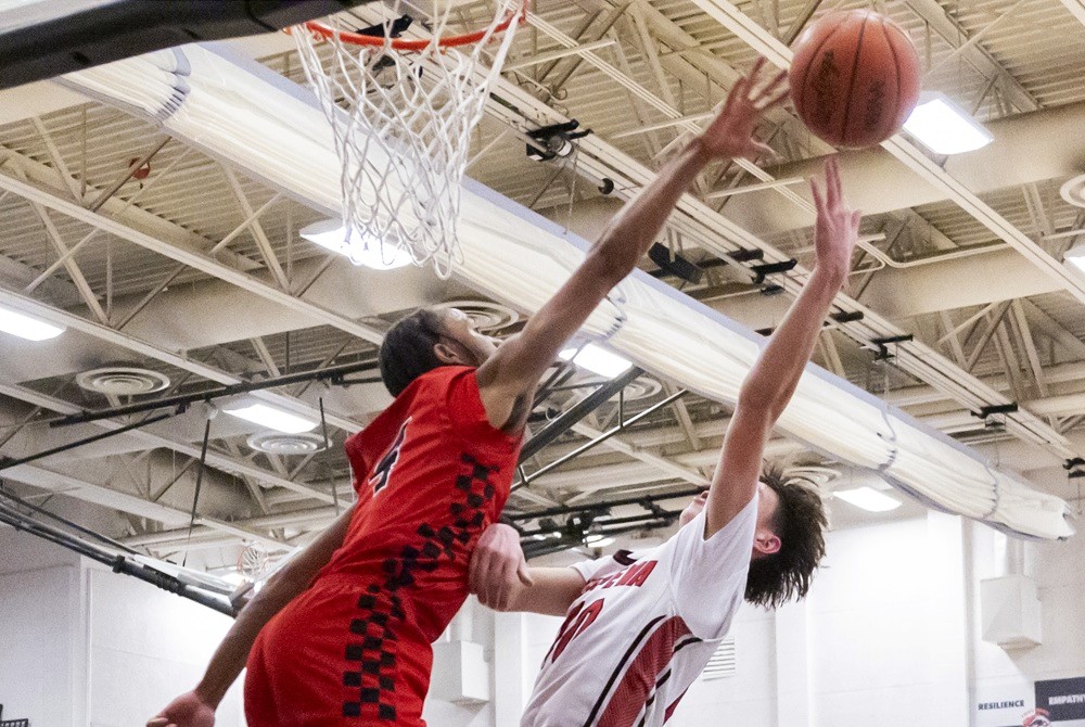 Roseville’s Terrell Owens (4) blocks a shot during his team’s 71-68 overtime win over Clinton Township Chippewa Valley in last week’s Regional Semifinal.