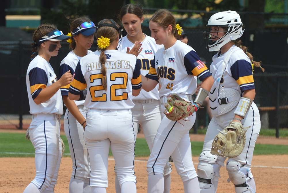 Havanna Bissett (4) and her South Lyon teammates prepare for the start of an inning during last season’s Semifinal against Utica Ford.