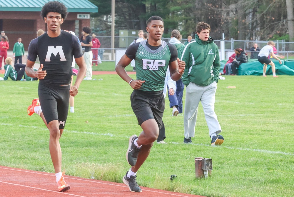 Muskegon Reeths-Puffer’s Marvin Moore, middle, runs the inside lane during a meet this season. 