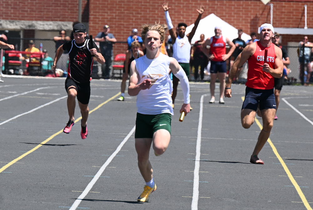 SMCC's Brady Reinhart, center, runs the final leg for his team's winning 400 relay Saturday. 