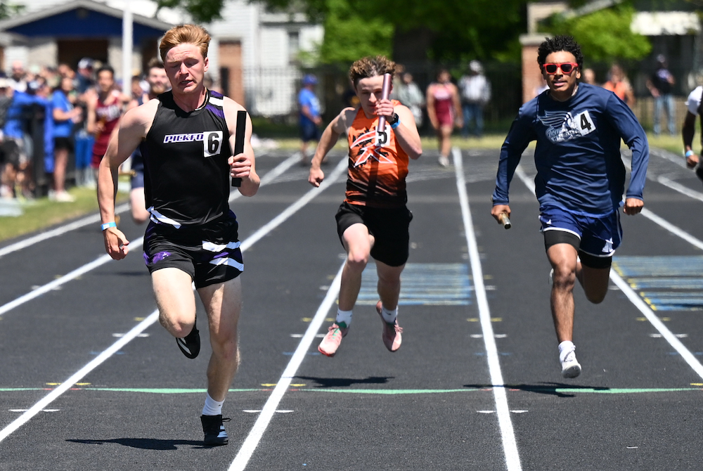 In the 400 relay, Pickford's Gunner Bennin wins with Norway (4) and Rudyard (5) taking second and third respectively. 