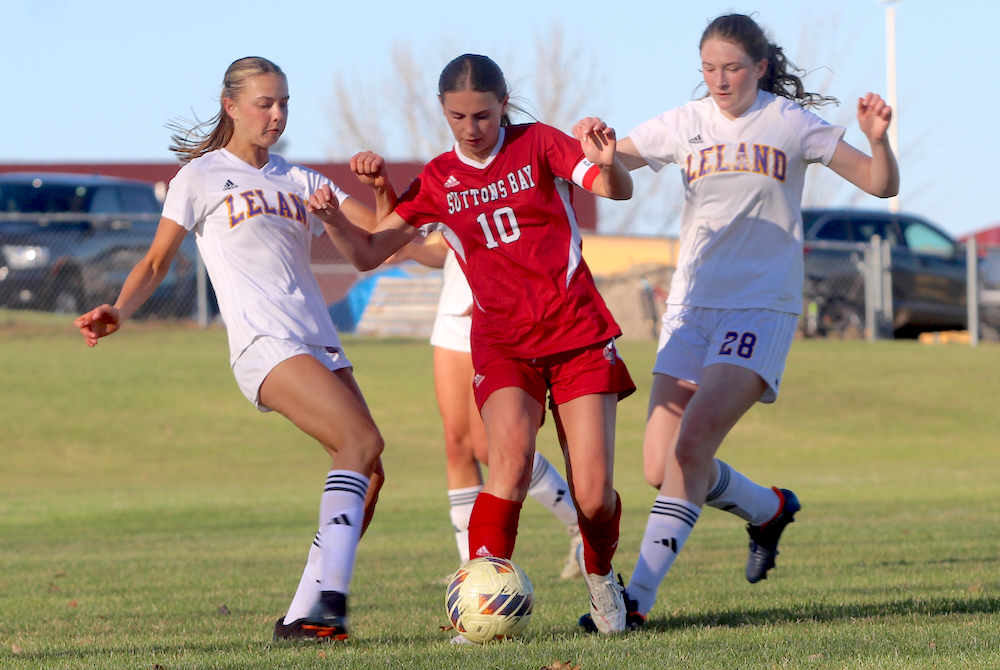 Suttons Bay’s Megan U’Ren, center, works against a pair of Leland defenders this season. 