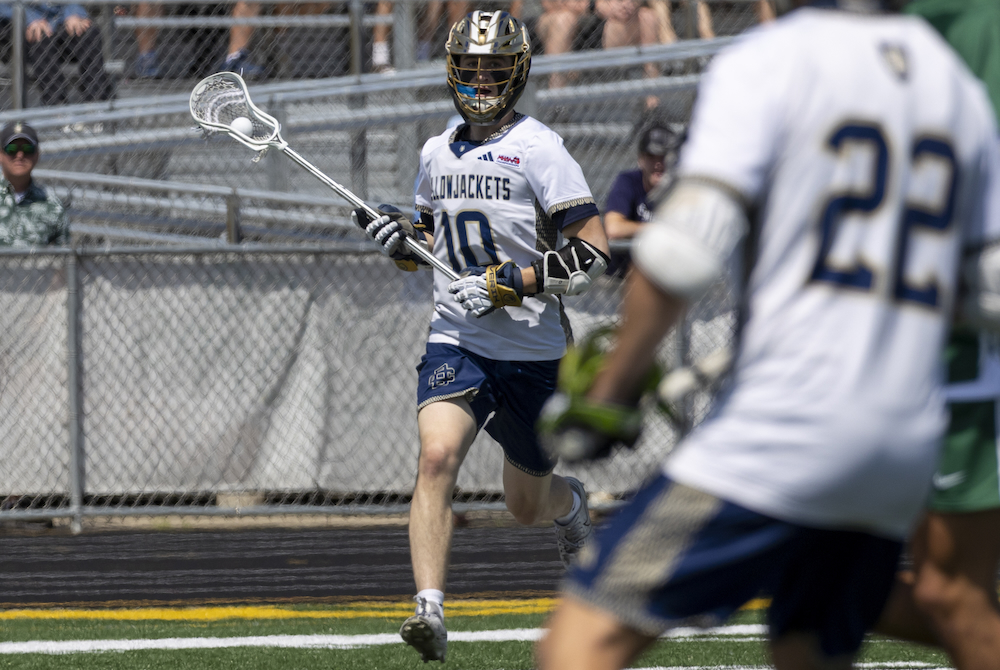 Detroit Country Day’s Micah Zacks (10) considers his options on offense during his team’s Division 2 championship win Saturday. 
