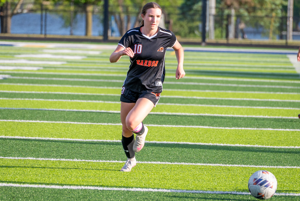 Harbor Springs' Fran Warren makes a run upfield during a Division 4 Regional Final win over Ovid-Elsie.