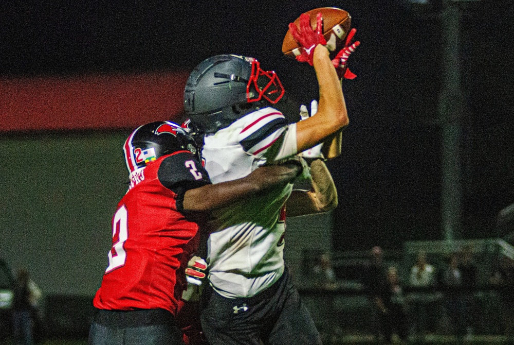 Perry’s Alex Rockafellow hauls in a pass last season while closely covered. 