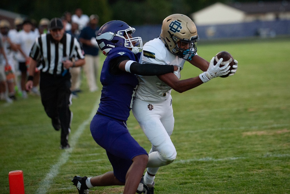 Detroit Country Day’s Gavin Shaw (14) stretches for the end zone during his team’s 19-14 loss to Saginaw Swan Valley on Aug. 27.