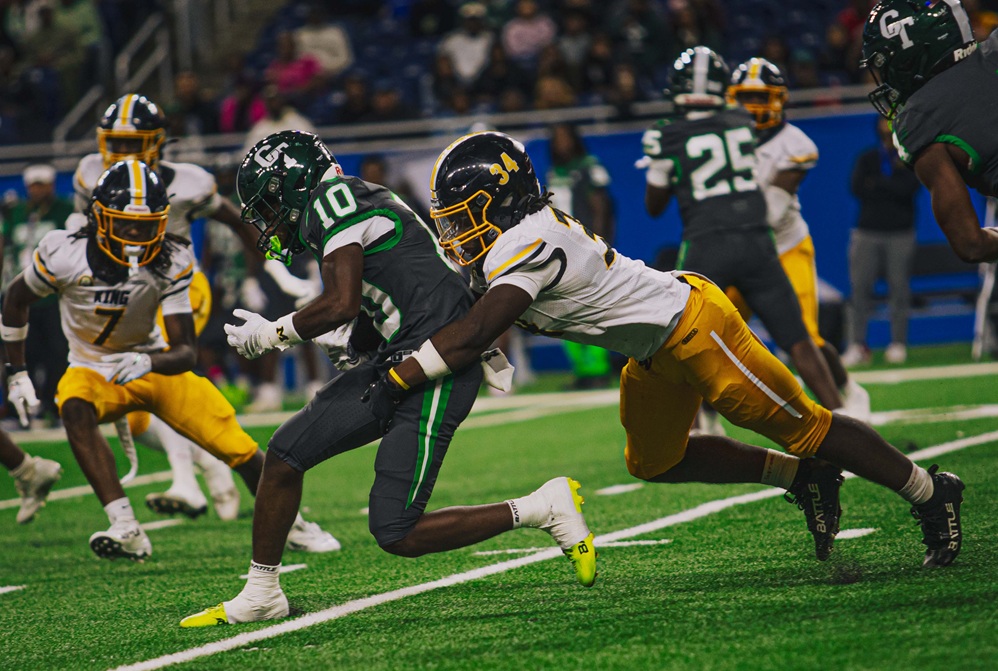 Detroit Cass Tech's Peyton Robinson (10) attempts to pull away from King's Gerald Thomas (34)