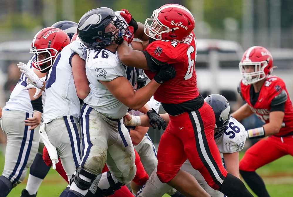 Port Huron’s Dylan Volpe (64) works against a blocker during his team’s Week 2 win over Marysville. 