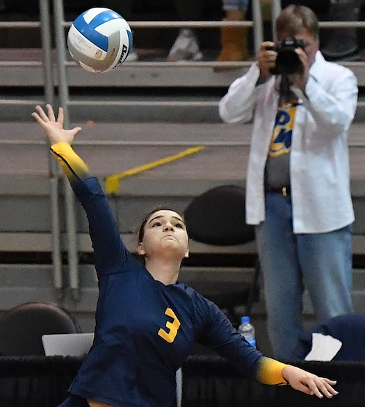 P-W’s Dani Pohl makes contact on a kill attempt. 