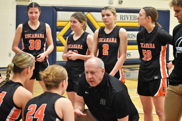 Eskymos coach Tracy Hudson talks things over with his team during last Friday's win over Bark River-Harris.