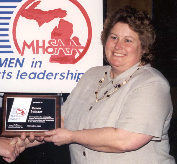 Leinaar accepts the MHSAA's Women In Sports Leadership Award in 1998. 