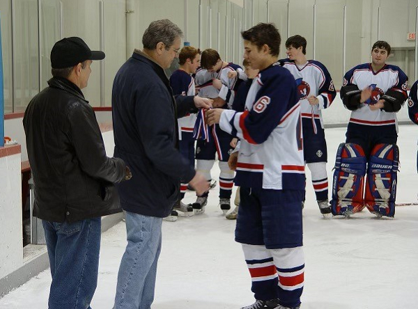 Morris accepts a medal during the 2004-05 season.