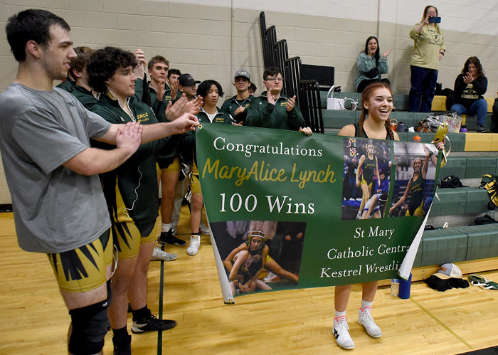 Lynch’s teammates and spectators celebrate her 100th career win. 