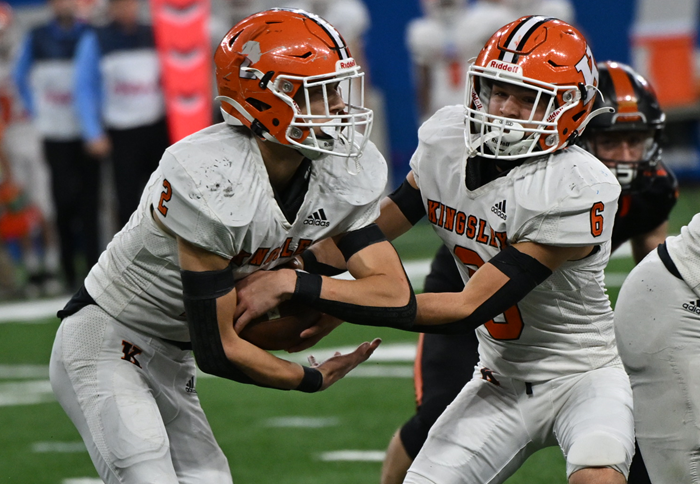 Merchant (6) hands the ball off to Graves during the Division 6 championship win at Ford Field. 