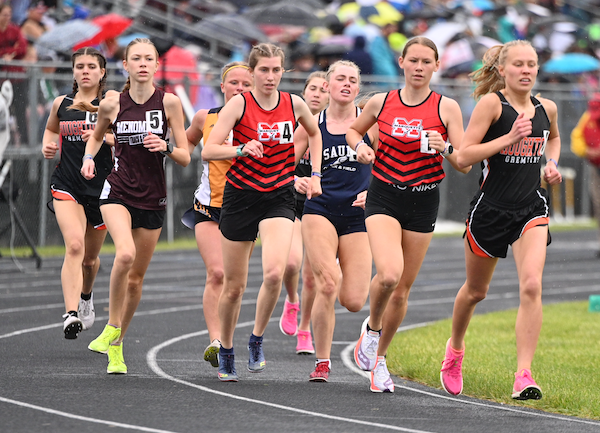 Houghton's Tessa Rautiola (2) leads the 1,600 with Marquette's Ella Fure (1) and Monet Argeropoulos (4) following close behind. Fure won the race, with Rautiola taking second. 