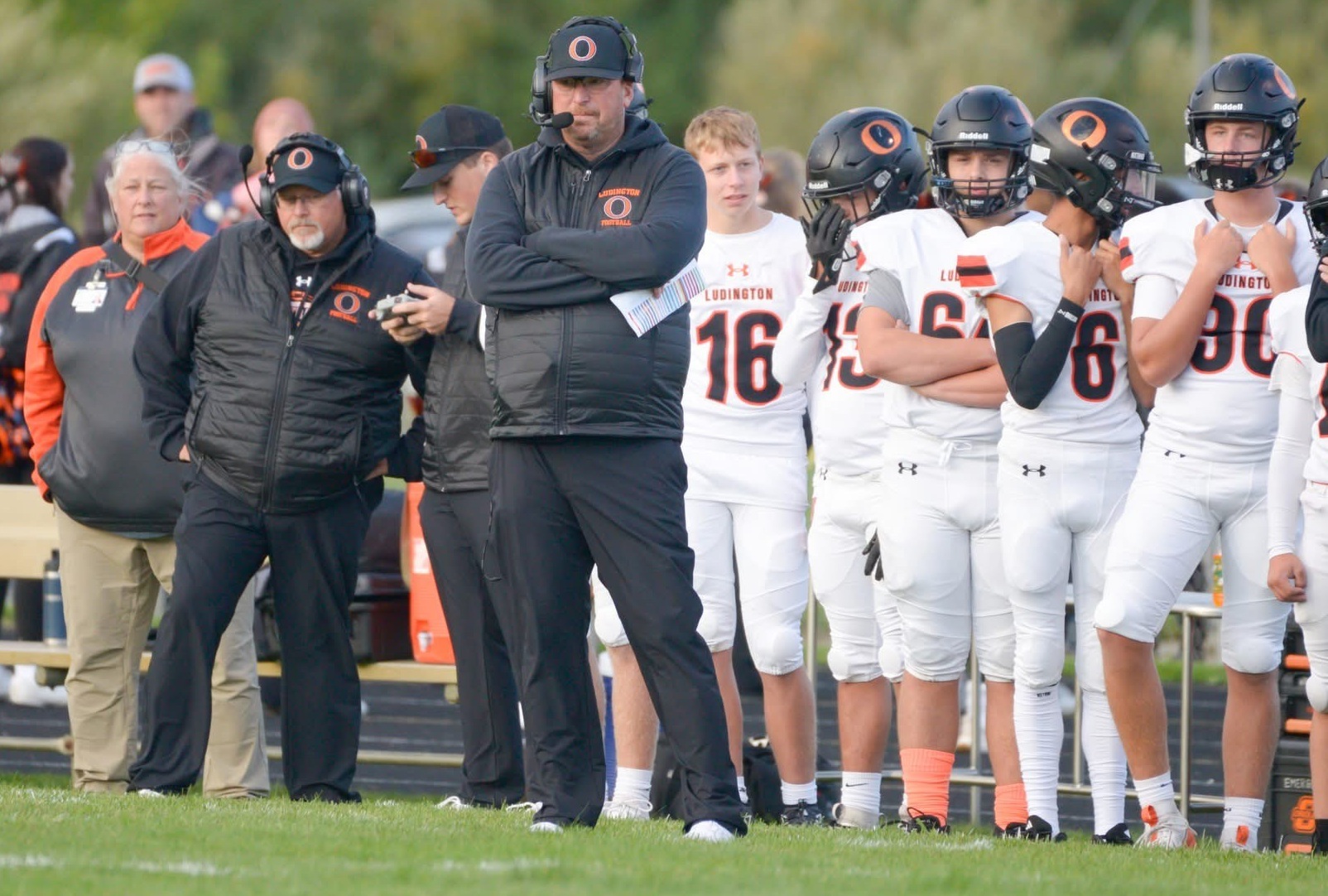 Gunsell’s father and head coach, Charlie Gunsell (in headset) monitors the action from the sideline.