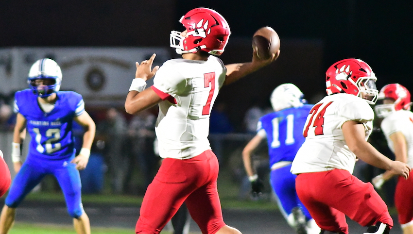 Laingsburg’s Julian Smith (7) launches a pass during his team’s 34-14 loss to Bath. 