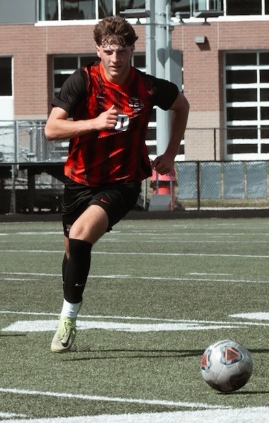 Ian Stearns pursues the ball. 