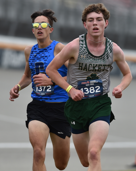 Holland Calvary’s Christian Getz (1372) pulls nearly even with Hackett’s Sean Siems (1382). 