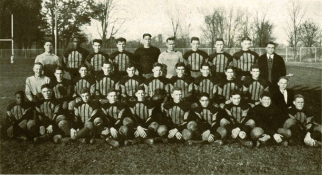 The 1925 Flint Central team in a formal team photo.
