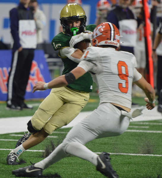 The Stags’ Tucker Dreves (9) closes in on a Titans ball carrier. 