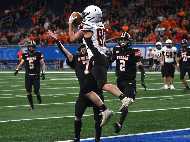 Skiler Kiser (80) elevates to haul in a touchdown catch. 