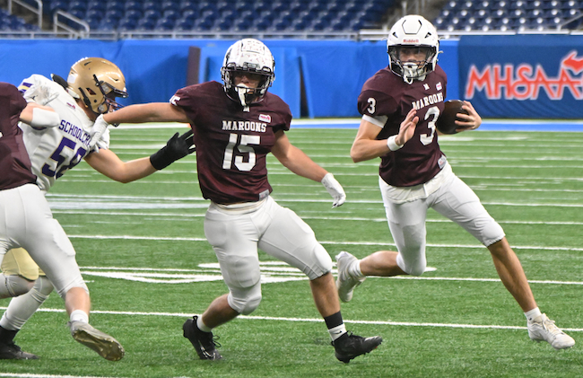 Tanner Theuerkauf (3) follows Clayton Miller (15) around the edge. 