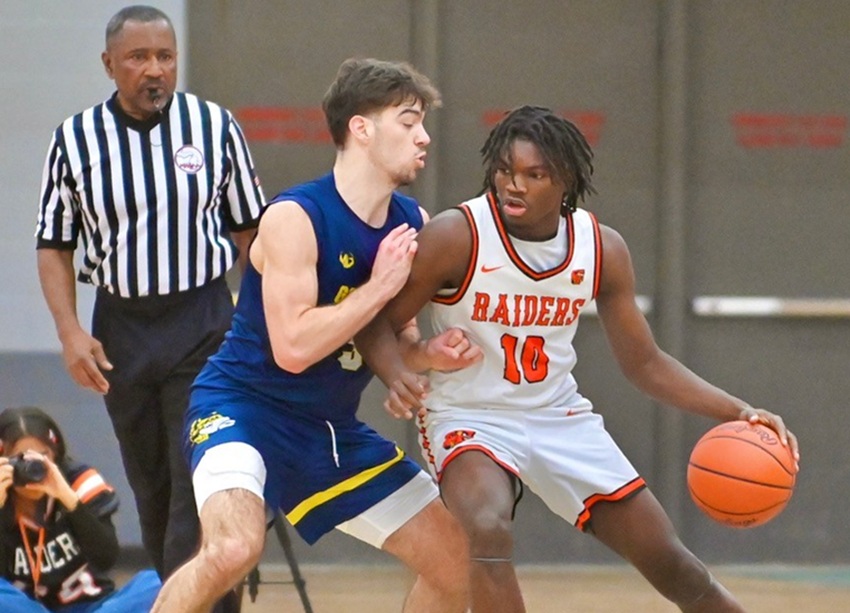 Flushing’s Raymond Neither (10) works for post position against Goodrich’s Jensen LePla during the Raiders’ 52-51 Metro League title clincher. 