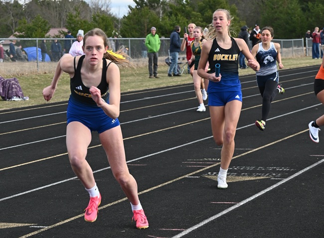 The Bears’ Brooklyn Griffin, right, hands off the baton to Mirthe Breuker during a relay this spring.