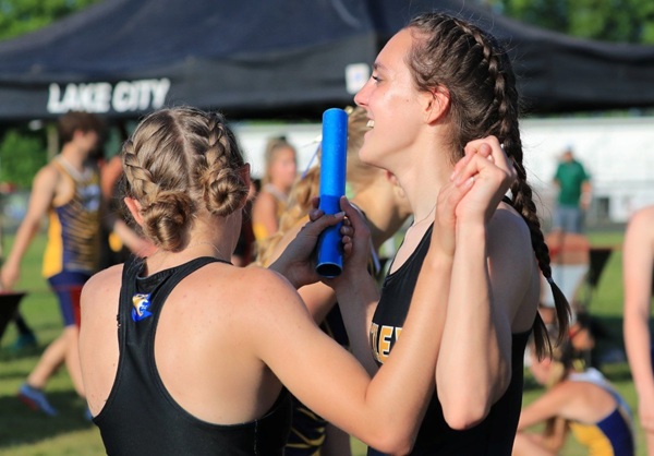 Frazee, right, celebrates with a teammate.