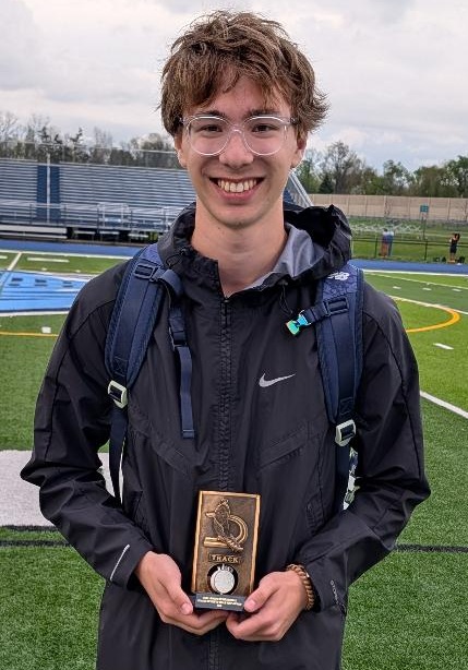 Lam shows off his Coach Duckett Male VIP Award won this season. 