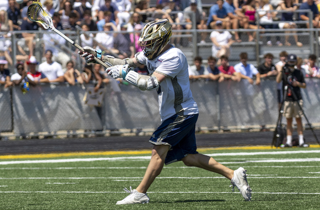 The Yellowjackets’ Rhys Kenney rips a shot. 