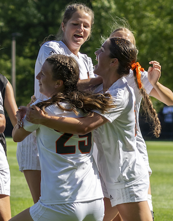 The Rams celebrate their championship win.