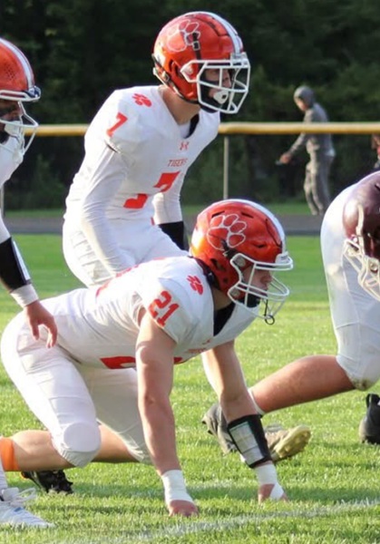 Piper (7) lines up on defense last fall.